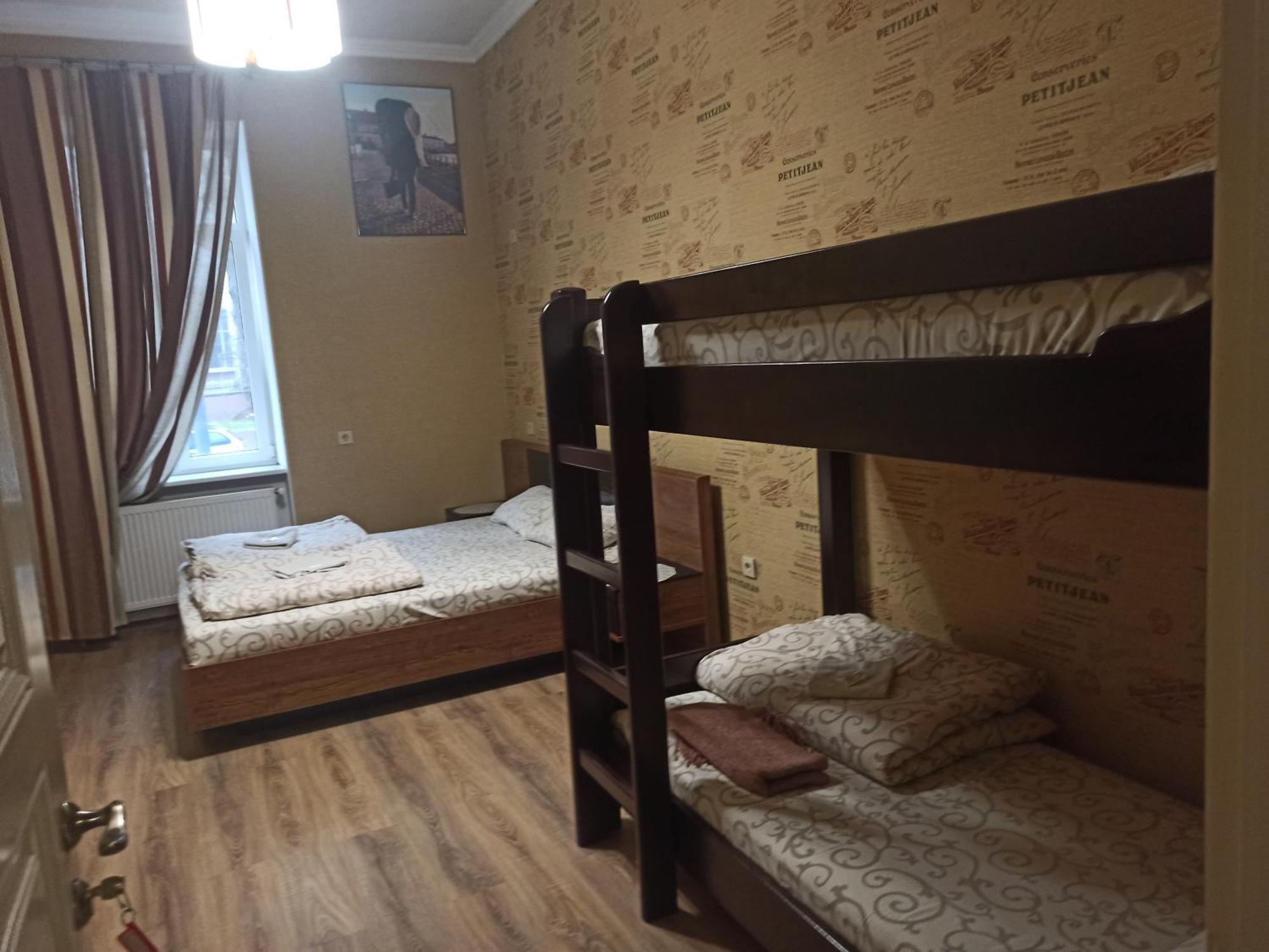 Hostel Q ,15 Хв До Жд Вокзалу Lviv Exterior photo