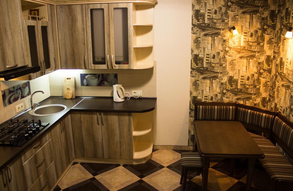 Hostel Q ,15 Хв До Жд Вокзалу Lviv Exterior photo