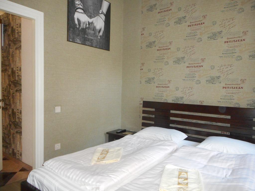Hostel Q ,15 Хв До Жд Вокзалу Lviv Exterior photo